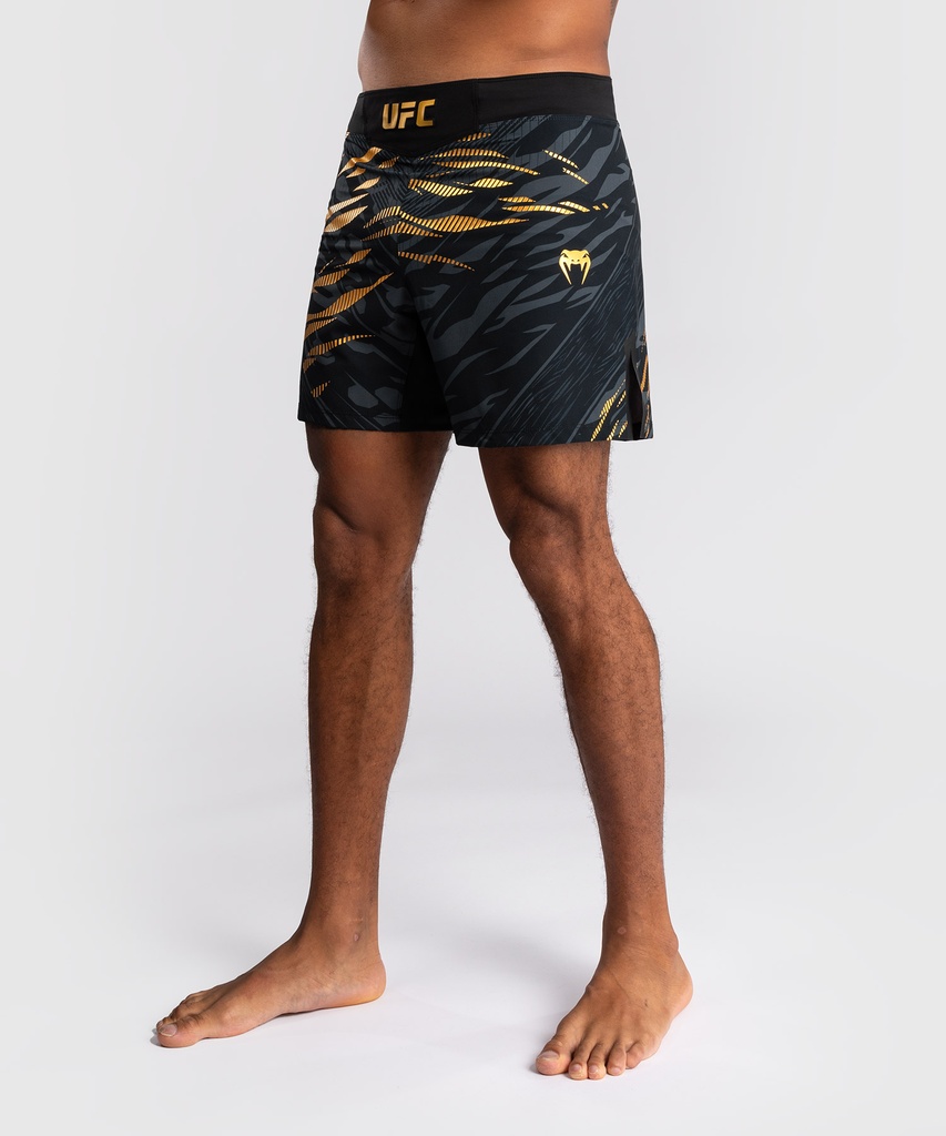 Venum Fight Shorts UFC Fusion Authentic Fight Night Champion Short Fit, Schwarz-Gold 2