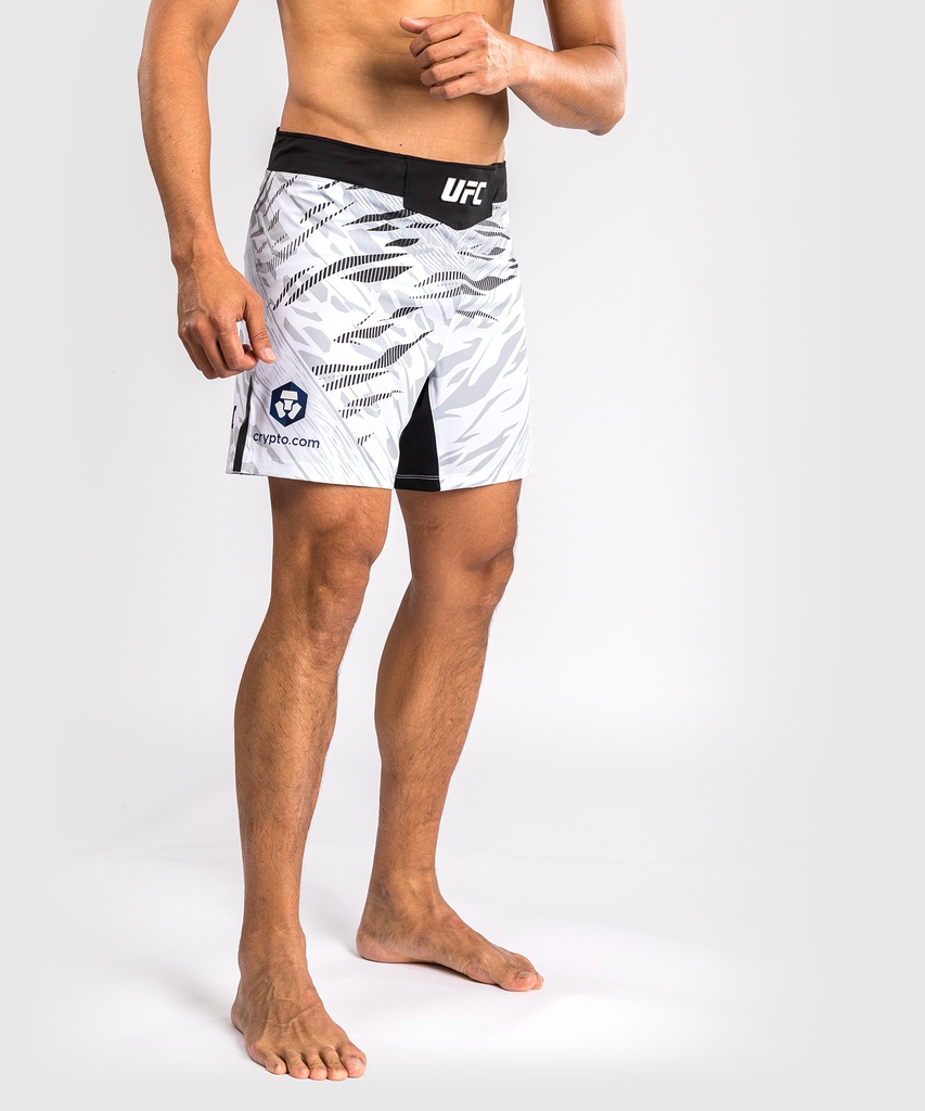 Venum Fight Shorts UFC Fusion  Authentic Fight Night Short Fit, Weiß 3