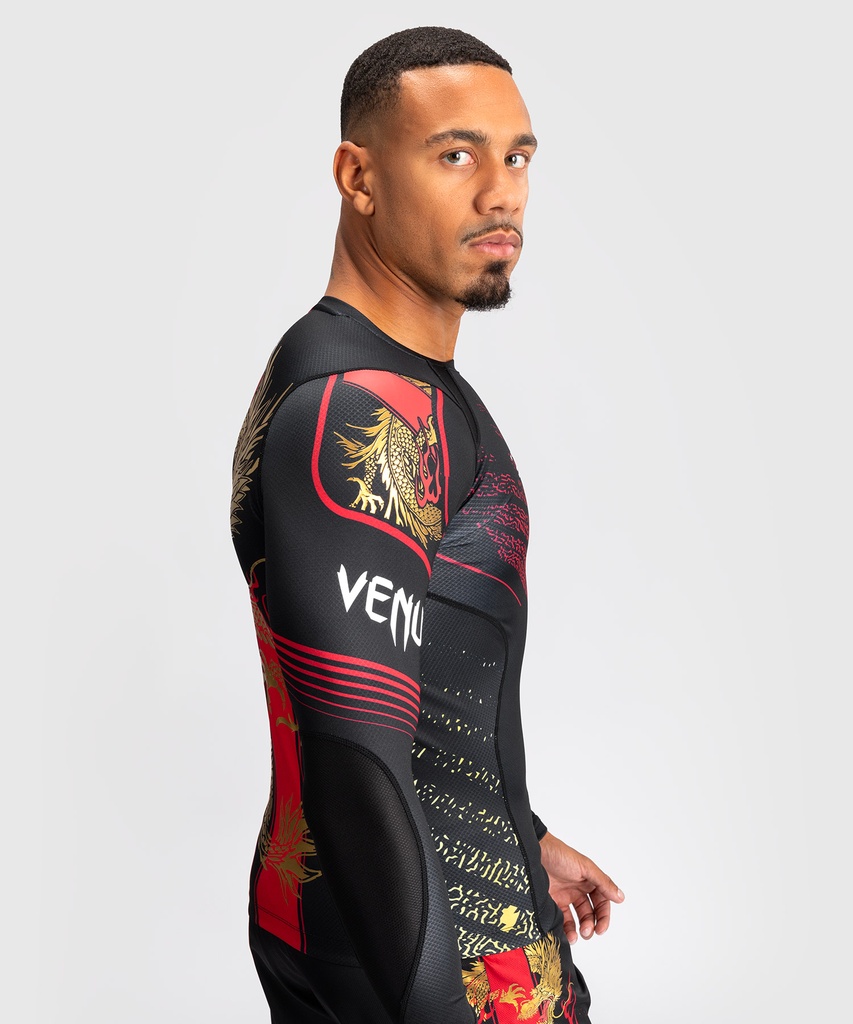 Venum Rash Guard X Tekken 8 Marshall Low, Schwarz-Rot 2