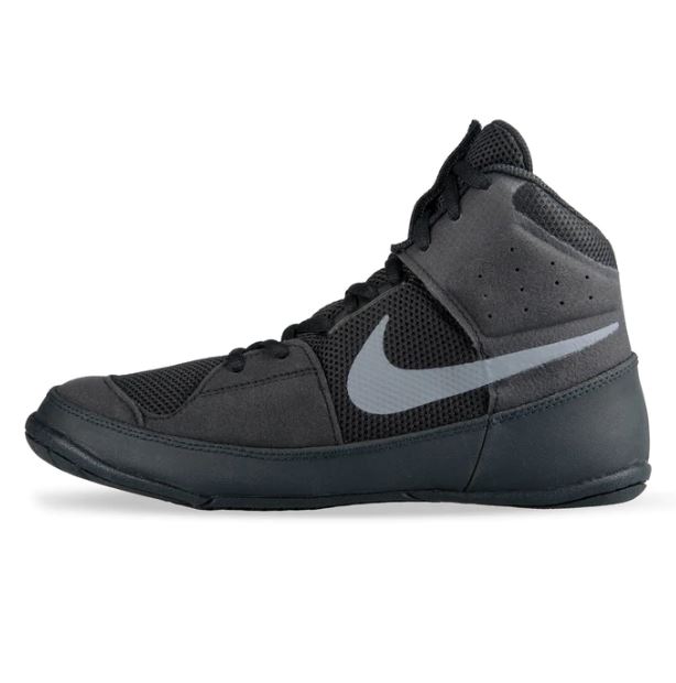 Nike Ringerschuhe Fury, Schwarz-Silber